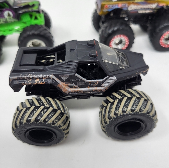 Bundle of 5 Hot Wheels Monster Jam Monster Trucks 1:64 lot#2 - Picture 5 of 10